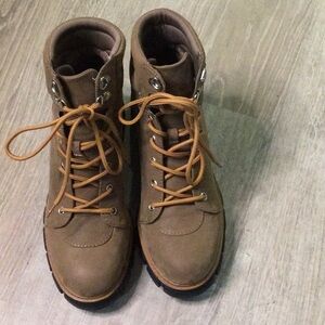 Brand Mia comes with box retails for $70 color tan 2 inch block heel hiker boot